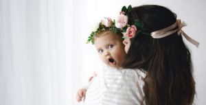 Cakesmash fotoshoot moeder en dochter bloemen fotografie kortrijk wevelgem ieper roeselare babyfotografie kinderen